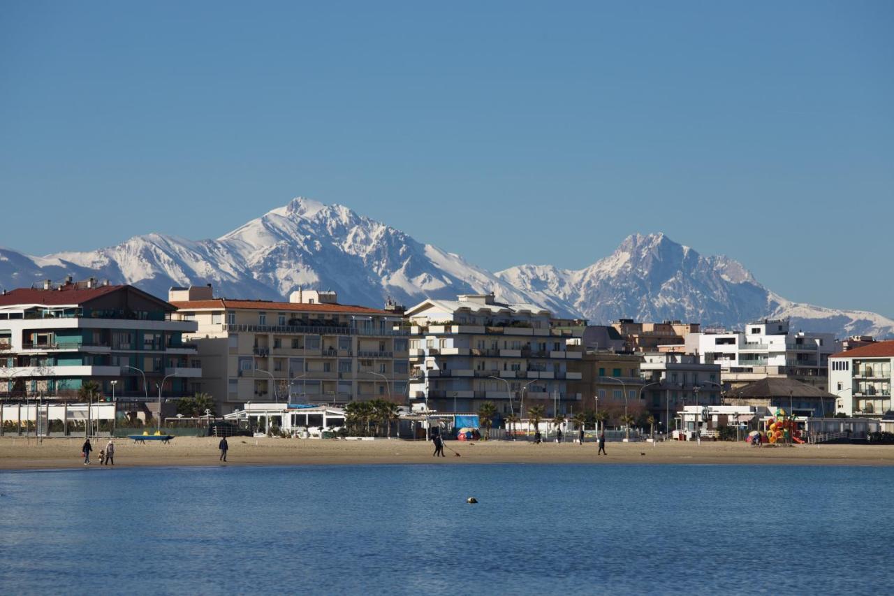 "Casa Incantevole" Fronte Mare Pescara - Appartamento Via Buozzi ภายนอก รูปภาพ