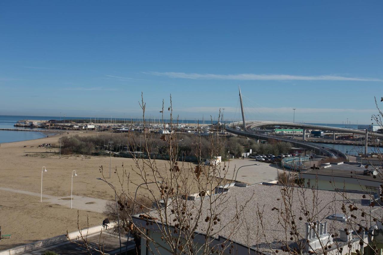 "Casa Incantevole" Fronte Mare Pescara - Appartamento Via Buozzi ภายนอก รูปภาพ